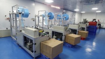 Năm Covid-19, lịch sử gọi tên khẩu trang: Người “lên hương”, kẻ vỡ nợ